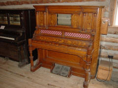 Story & Clark reed organ, circa 1905, playing 10-tune A rolls; N.C. Music Hall.